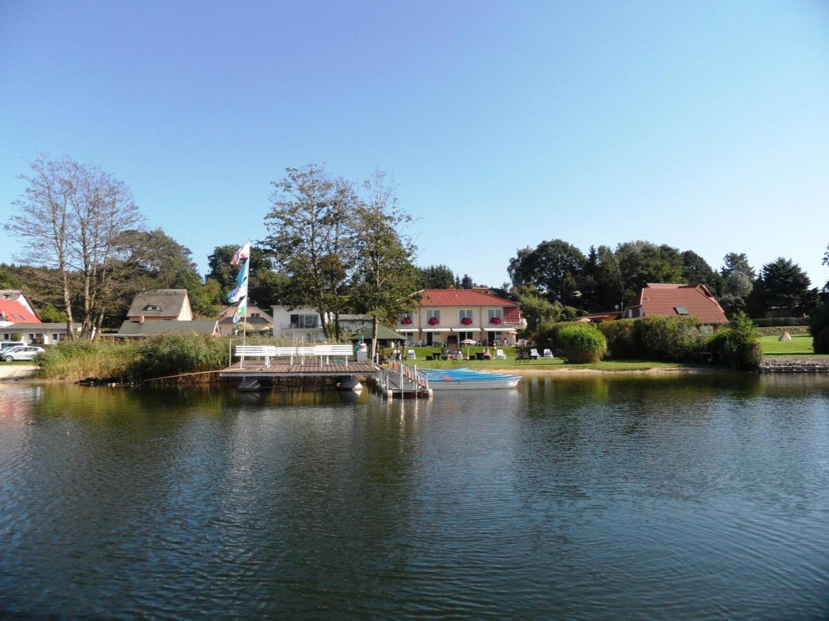 Ferienwohnungen Direkt Am See Bei Den Kaiserbaedern 제바트헤링스도르프 외부 사진