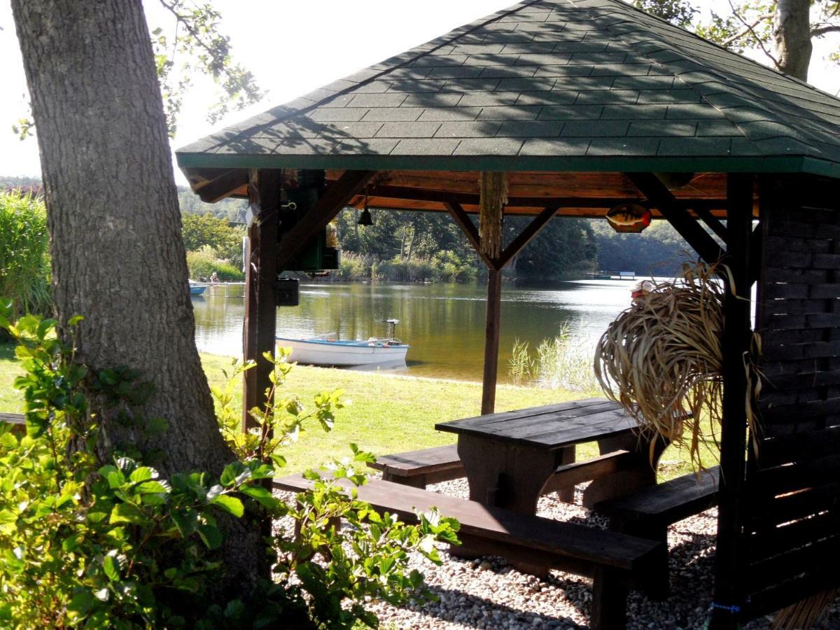 Ferienwohnungen Direkt Am See Bei Den Kaiserbaedern 제바트헤링스도르프 외부 사진